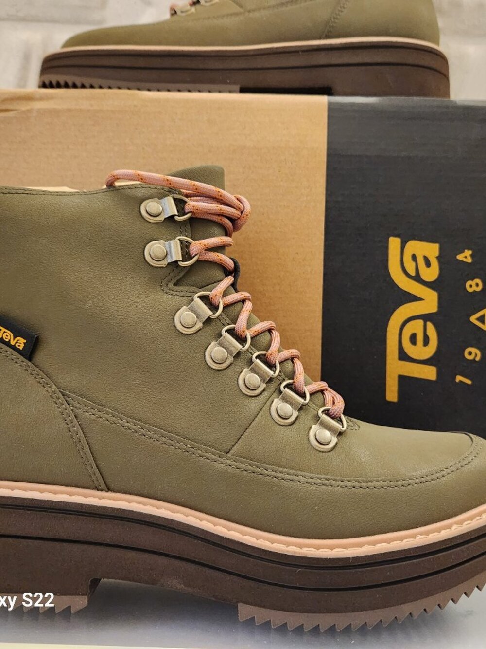 Teva W Midform Lace up boots. NIB. Size 6.5.